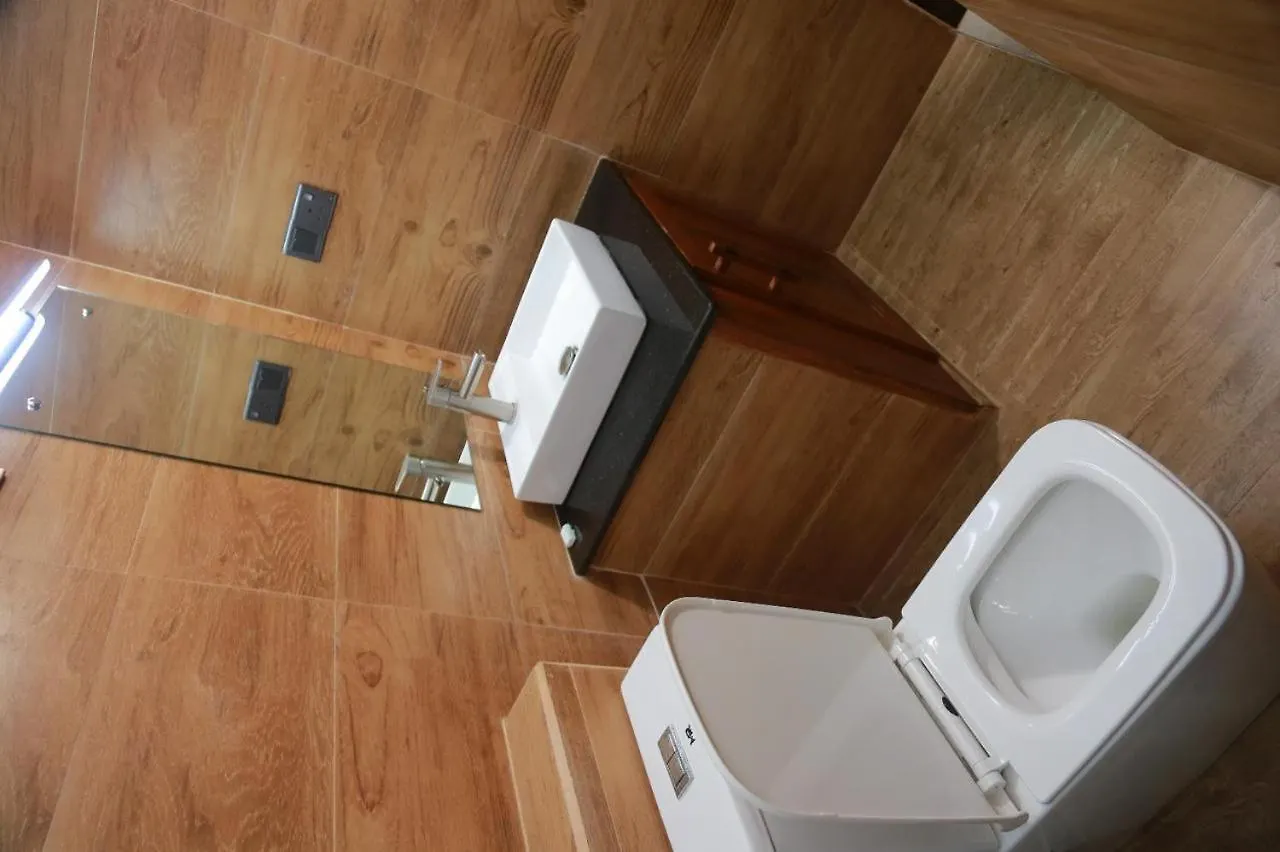 Estro Guest House نيجومبو